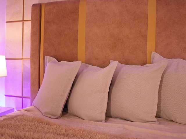 lyrabellini's BongaCams show and profile