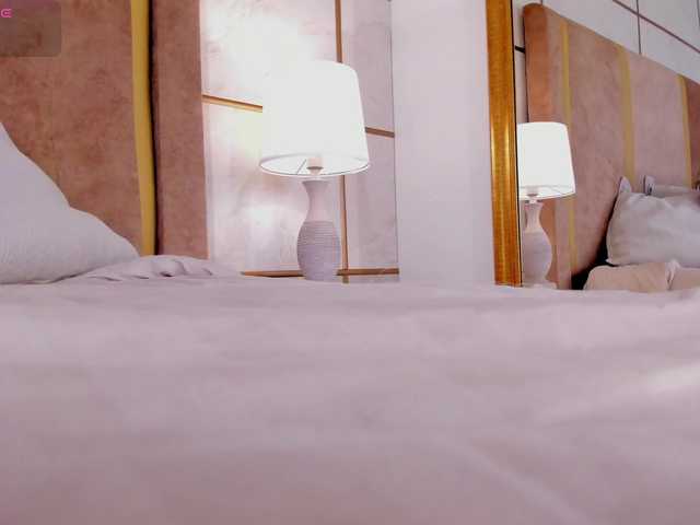 lyrabellini's BongaCams show and profile