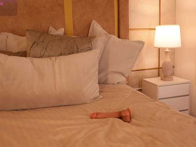 lyrabellini's BongaCams show and profile