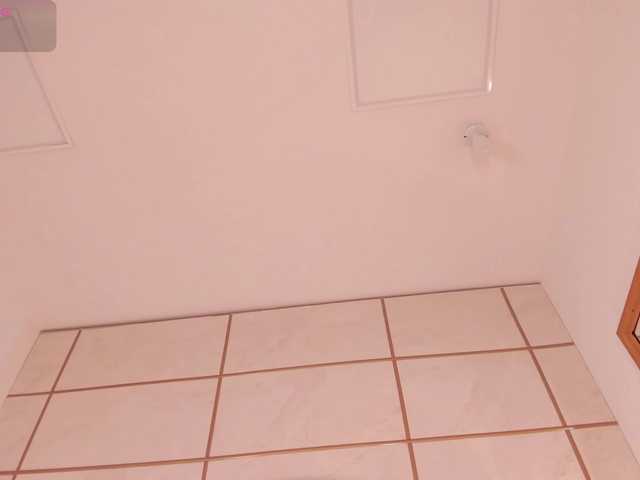 lyrabellini's BongaCams show and profile