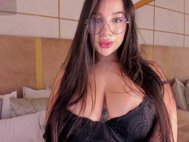 lyrabellini's BongaCams show and profile