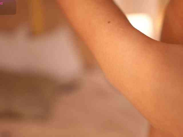 lyrabellini Live Webcam on BongaCams