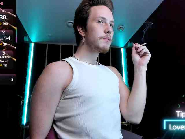 LeoMooree Live Webcam on {site_name}