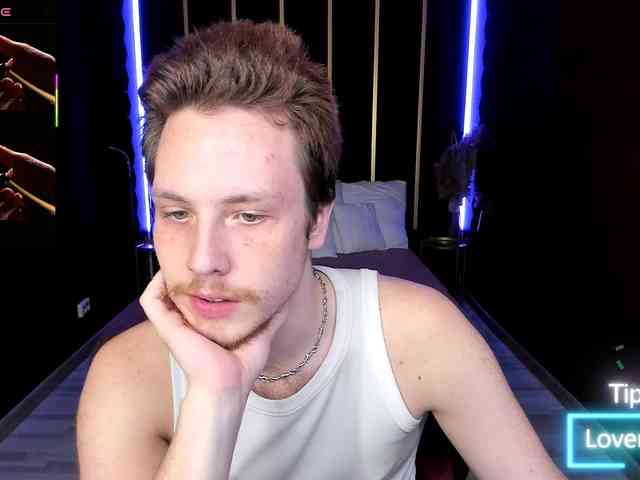 LeoMooree Live Webcam on {site_name}