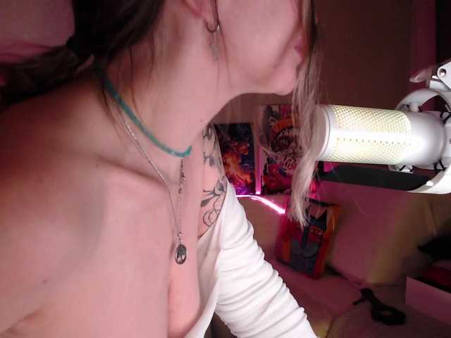 NightMint's BongaCams show and profile