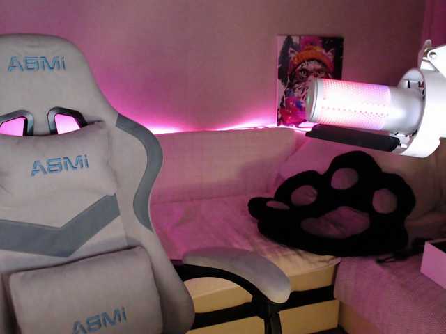 NightMint's BongaCams show and profile