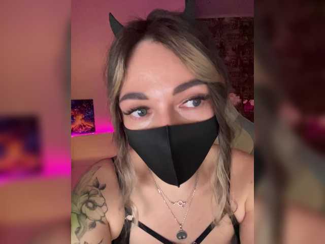 NightMint's BongaCams show and profile