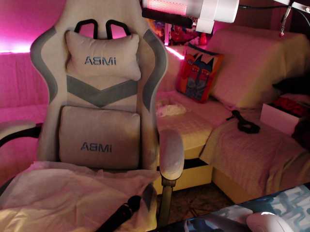 NightMint's BongaCams show and profile