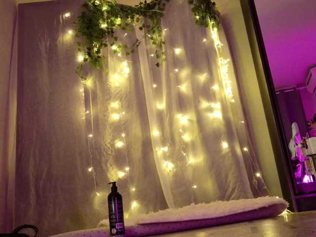 NightMint's BongaCams show and profile