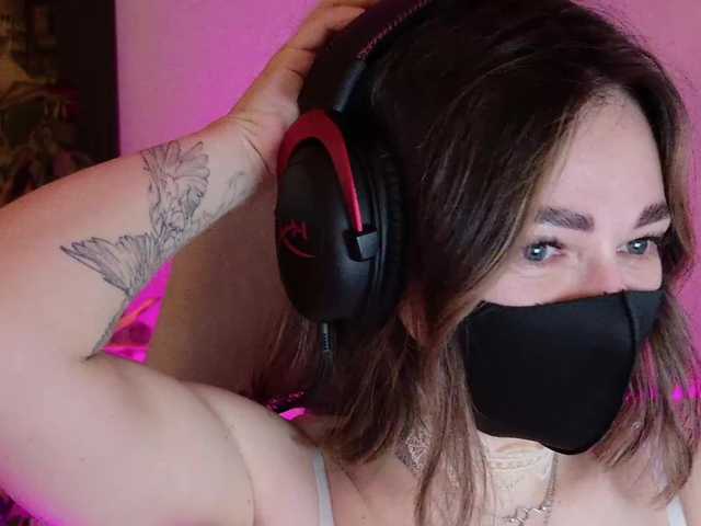 NightMint's BongaCams show and profile