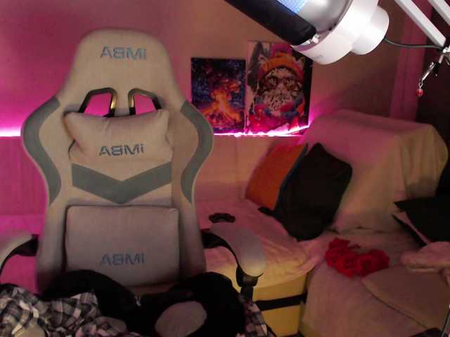 NightMint's BongaCams show and profile