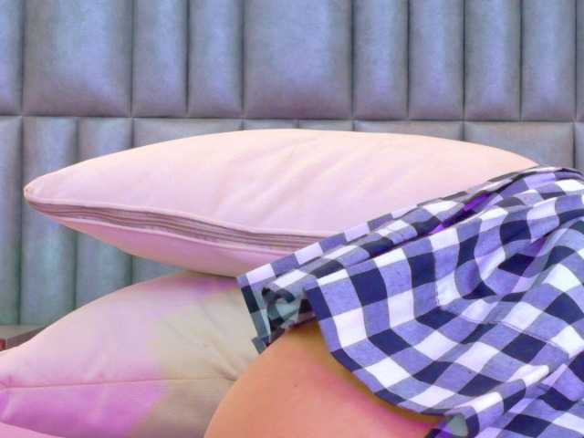 CamileJohnston's BongaCams show and profile