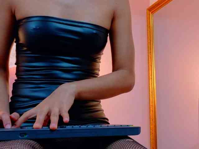 CamileJohnston webcam