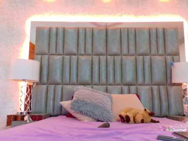 CamileJohnston webcam