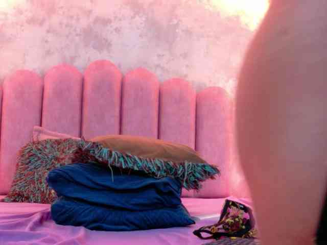 CamileJohnston webcam