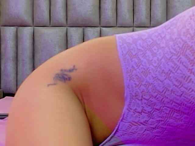 CamileJohnston webcam