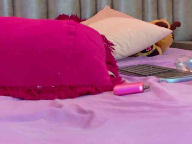 CamileJohnston webcam