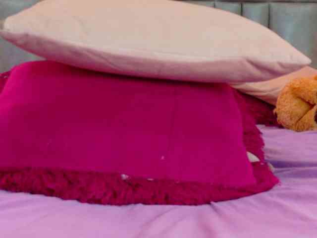 CamileJohnston webcam