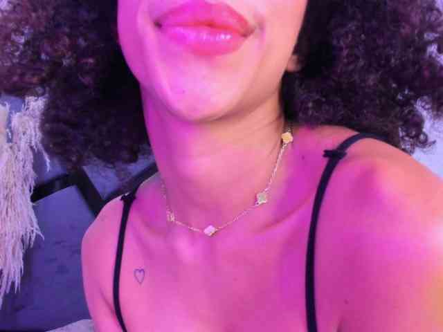 CamileJohnston webcam