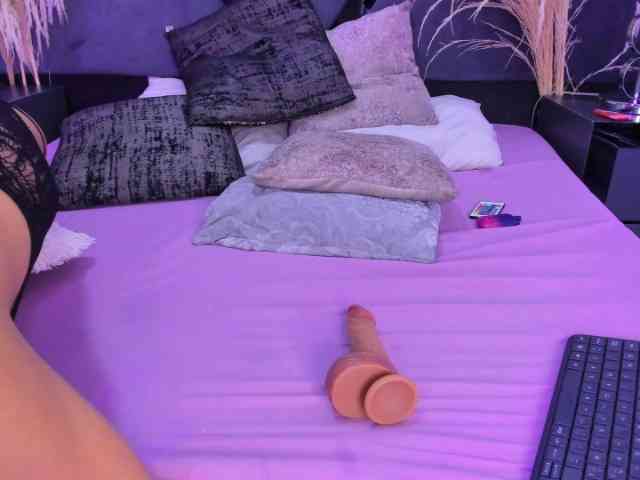 CamileJohnston webcam