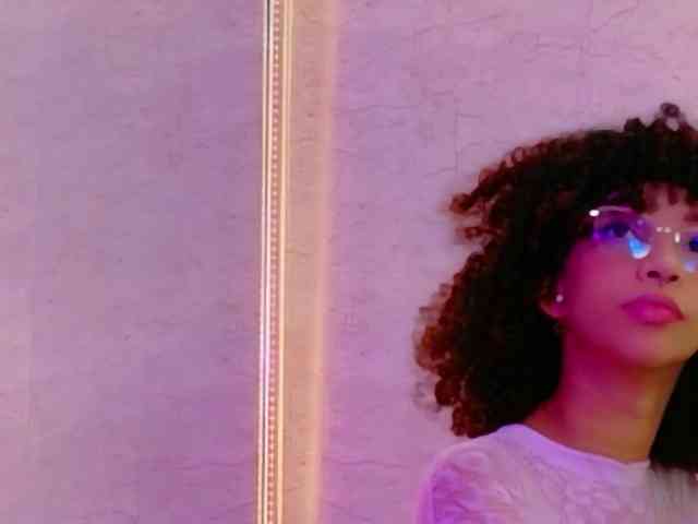 CamileJohnston webcam