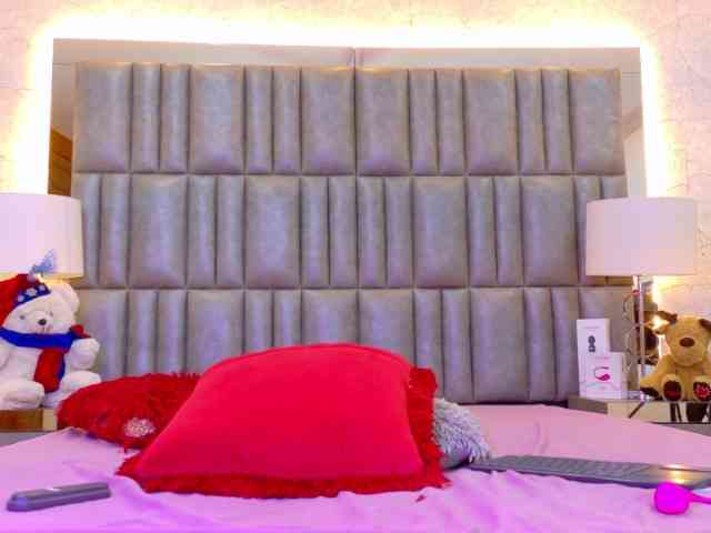 CamileJohnston webcam