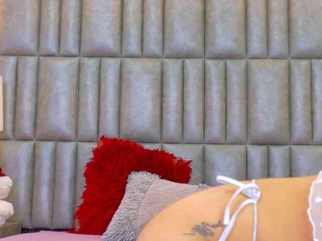 CamileJohnston webcam