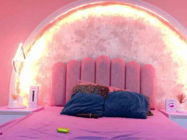 CamileJohnston webcam