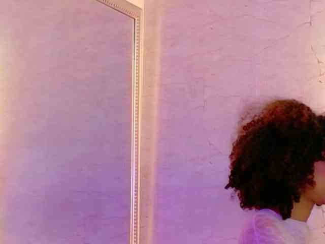 CamileJohnston webcam