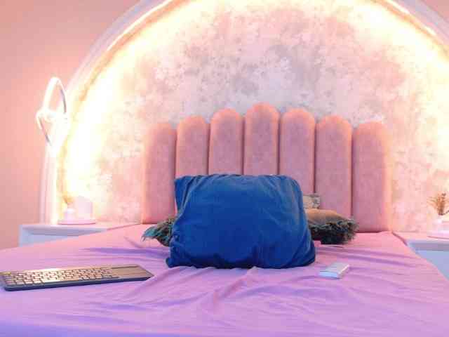 CamileJohnston webcam