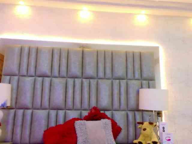 CamileJohnston webcam