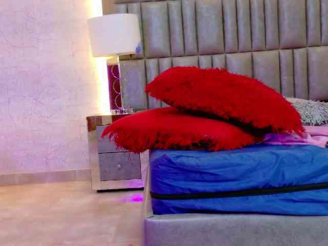 CamileJohnston webcam