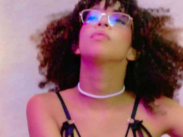 CamileJohnston webcam