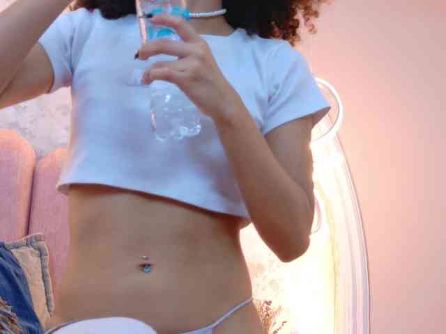 CamileJohnston webcam