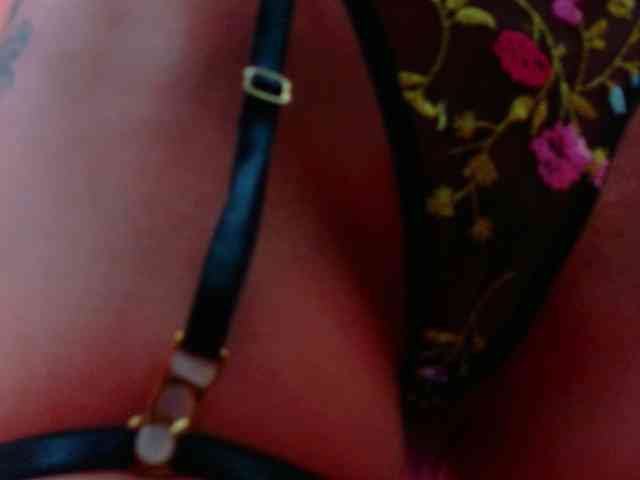 CamileJohnston webcam