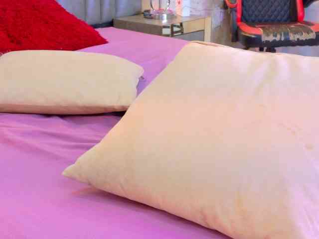 CamileJohnston webcam