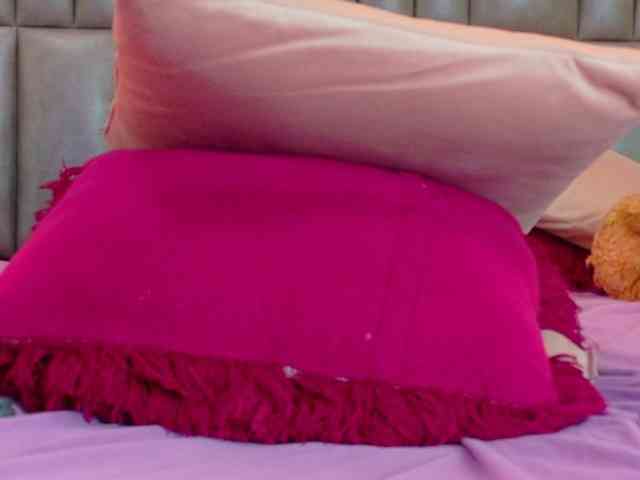 CamileJohnston webcam