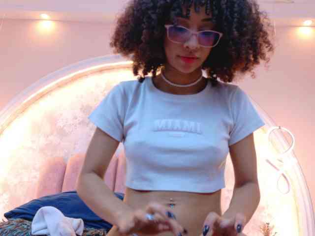 CamileJohnston webcam