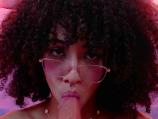 CamileJohnston webcam