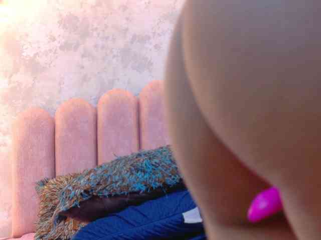 CamileJohnston webcam