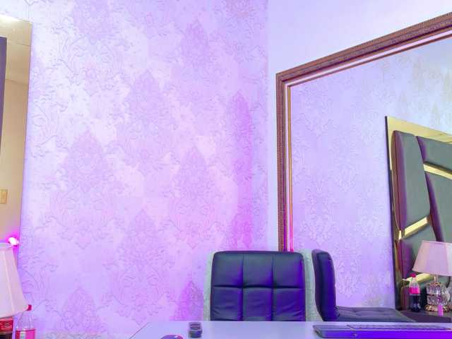  EmilieeLake chat room