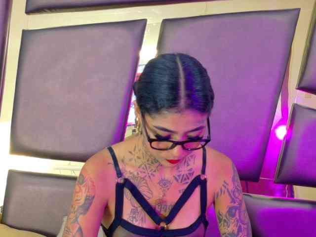 EmilieeLake bongacams