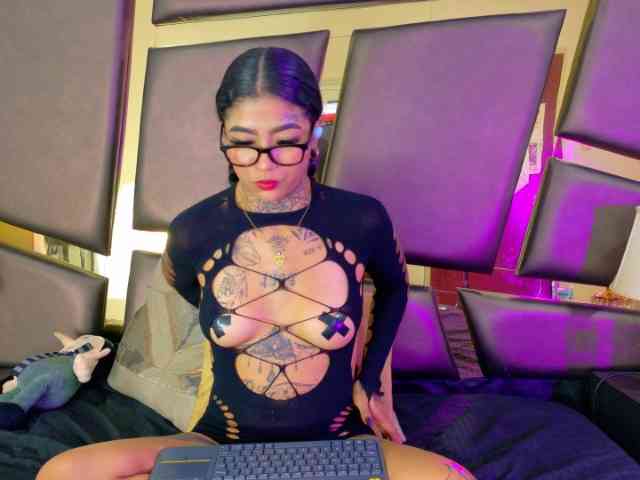 EmilieeLake webcam