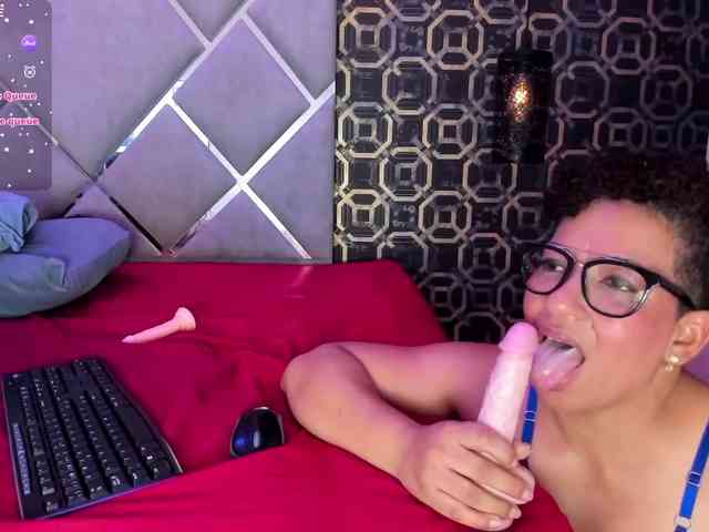 SkylerMoon webcam