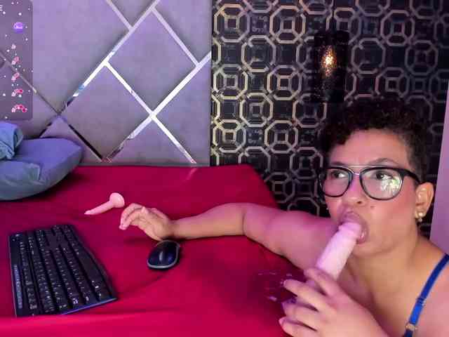 SkylerMoon webcam