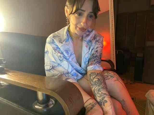 uwu-Monica webcam