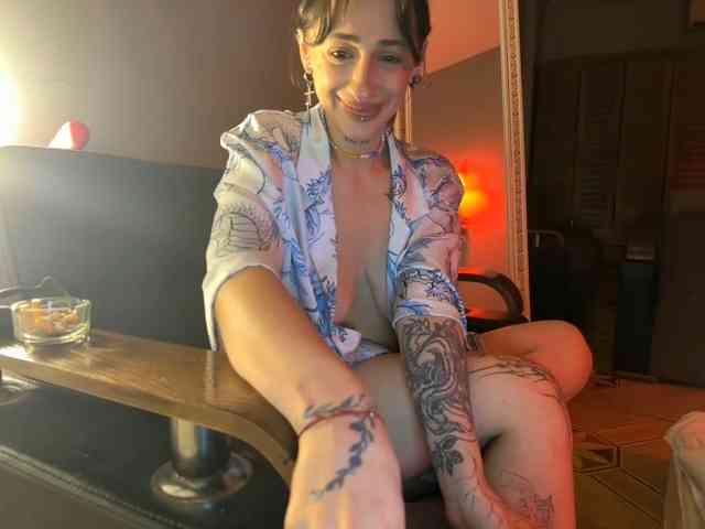 uwu-Monica webcam