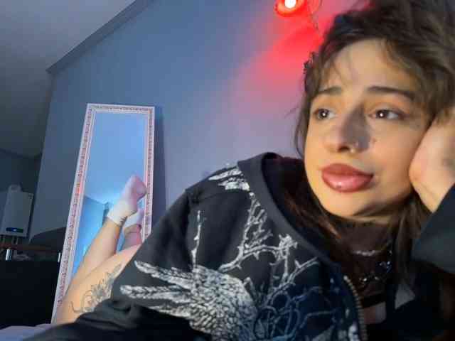 uwu-Monica webcam