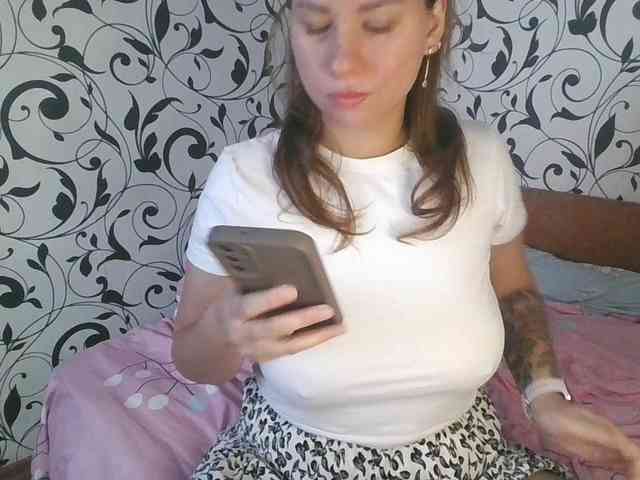 YourEmilie webcam