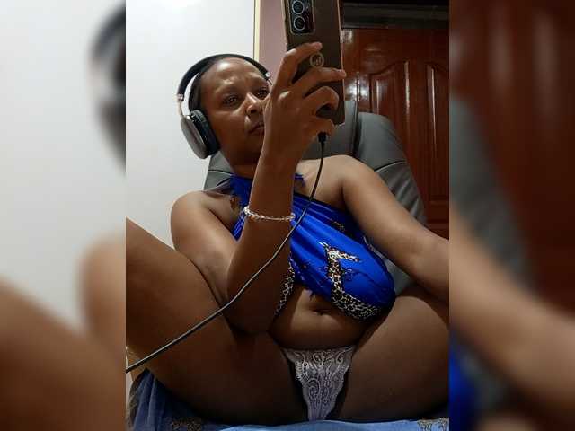 CandyLove's BongaCams show and profile